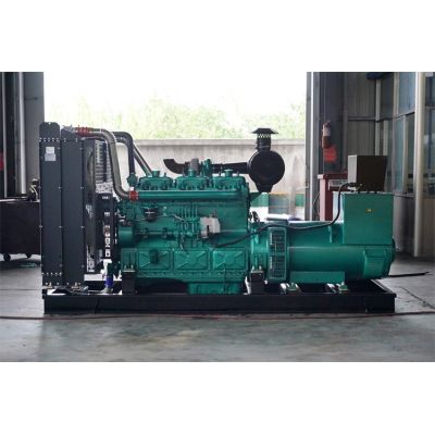 150kw乾能柴油發(fā)電機組-乾能6缸柴油機6135AZD柴油發(fā)電機組,缸徑/行程：135/150mm,柴油發(fā)電機組水冷發(fā)動機功率171KW,柴油發(fā)電機組配套馬拉松斯坦福發(fā)電機。廠價直銷歡迎選購：13773399855。