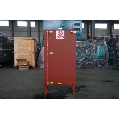 廠價直銷200L柴油發(fā)電機組專用油箱,發(fā)電機組油箱具有透明油標、進油口有閥關門控制、200升油箱回油在油泵油箱上部，柴油排污口在油箱的低部。