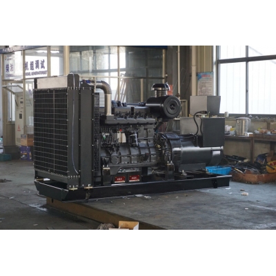 700kw上柴動(dòng)力柴油發(fā)電機(jī)組-上柴股份6缸柴油機(jī)6KTAA25-G31柴油發(fā)電機(jī)組,缸徑/行程：170/185mm,柴油發(fā)電機(jī)組水冷發(fā)動(dòng)機(jī)功率800KW,柴油發(fā)電機(jī)組配套馬拉松斯坦福發(fā)電機(jī)。廠價(jià)直銷(xiāo)歡迎選購(gòu)：13773399855。
